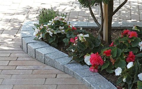 Pflastereinfassung aus Naturstein