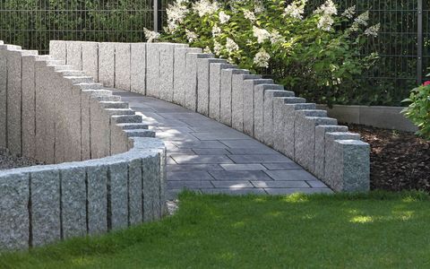 Granitpalisaden als Einfassung