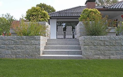 Treppenanlage aus Naturstein
